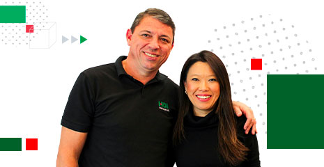 foto de Paulo Ricardo abraçado com Cintia Kim